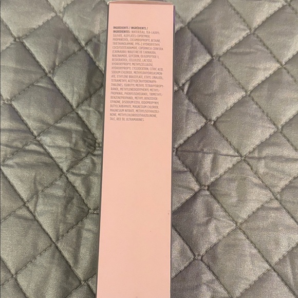 Mary Kay Timewise Age Minimize 3D Cleanser in Gray - Picture 2 of 5